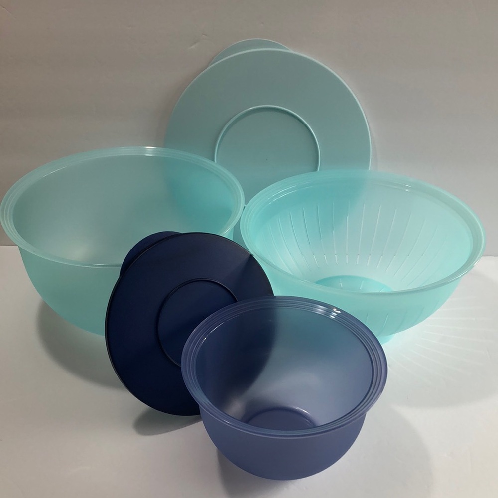 Tupperware Five Piece Bundle-Bowls/Lids/Colander